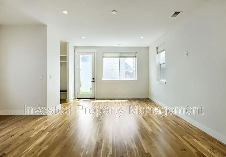 3750 N Gilpin St — Photo 8