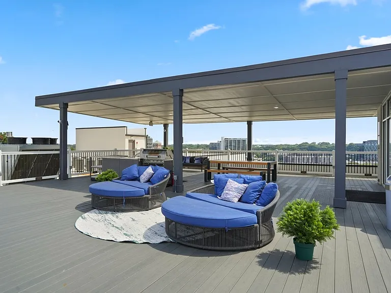 555 Boulevard