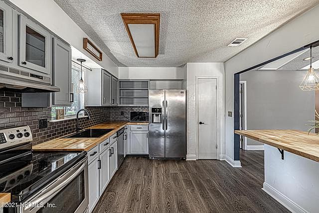 1st image of 10842 Mandarin Station Dr E