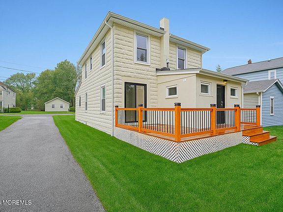 3rd image of 230 Fisher Avenue