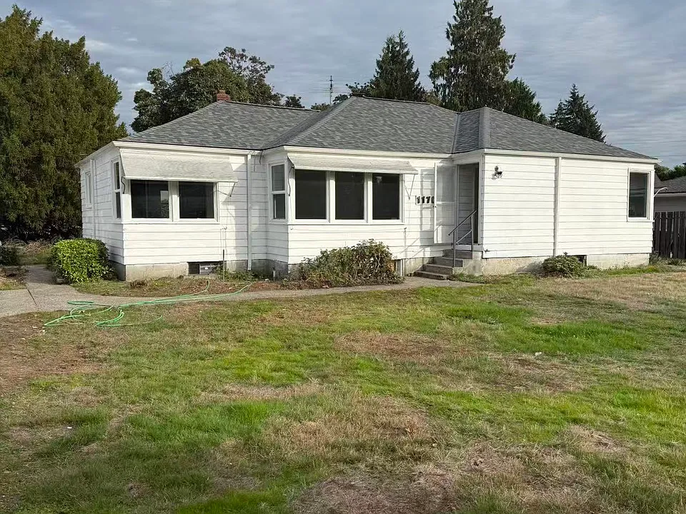 1170 Camas Ave NE