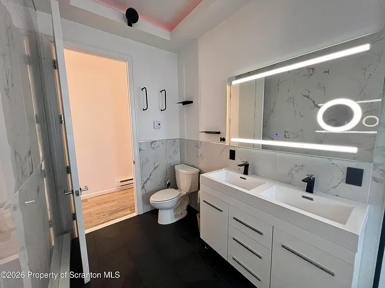 383 E Saylor Ave — Photo 8