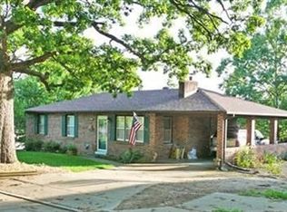 2216 Tanner Bridge Rd, Jefferson City, MO 65101