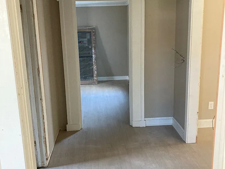 209-217 E Seneca St #215 — Photo 7