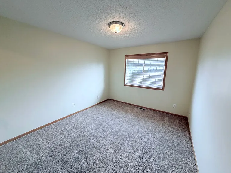 10800 Hawthorn Trl #E — Photo 14