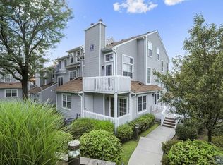 7 Hedgerow Dr #60, Englewood, NJ 07631