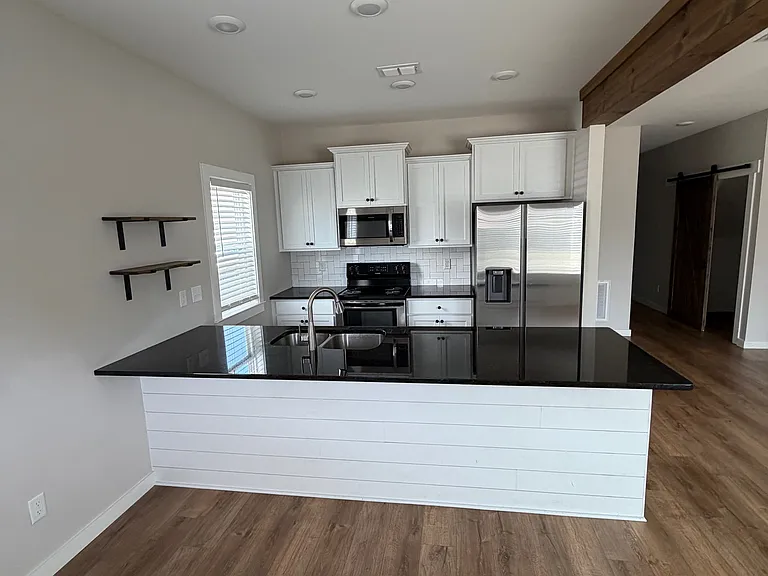 106 N Hazel St — Photo 4