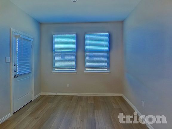5th image of 231 Jenkinson Dr