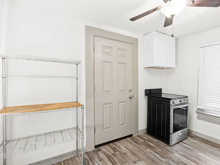 3106 N Zarzamora St — Photo 10