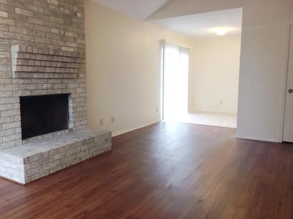 914 Cottonwood Trl, Benbrook, TX 76126