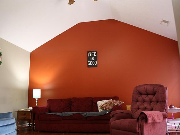 3rd image of 703 Cottonwood Dr