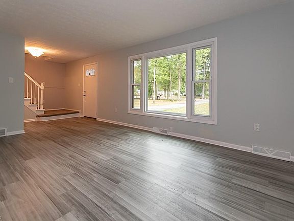 3rd image of 28539 N Park Dr