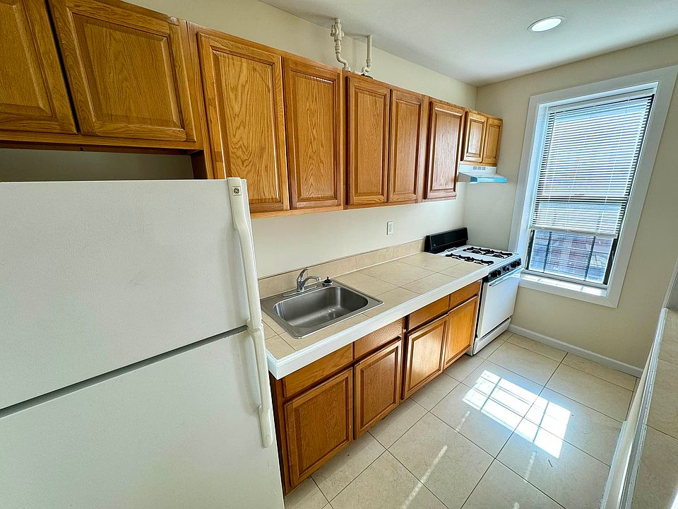 2nd image of 11-27 Nameoke St #3G