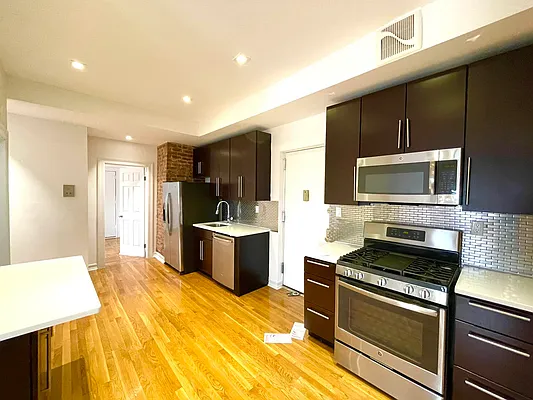 Rented by R New York | media 4
