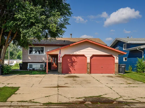 709 3rd Ave SE, Mandan, ND 58554