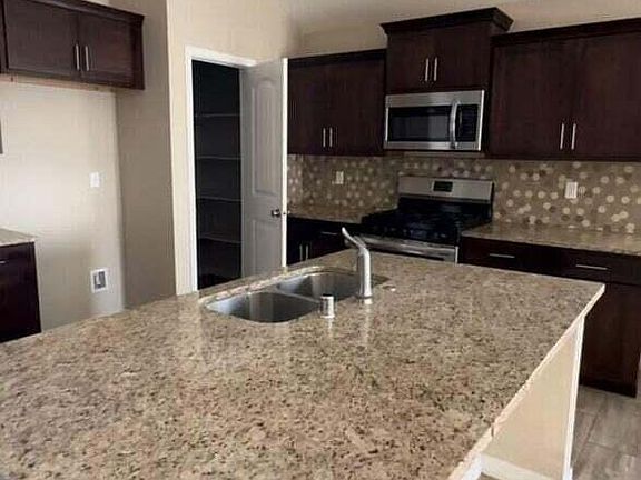 4th image of 293 Glenlivet Way