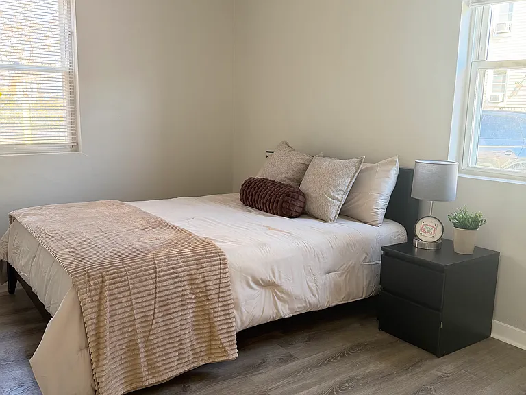 1524 Queen St NE — Photo 12
