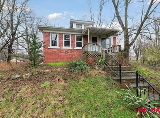 5582 Savoy Dr, Waterford, MI 48327