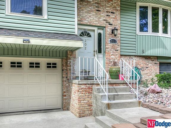 3rd image of 202 Forest Dr