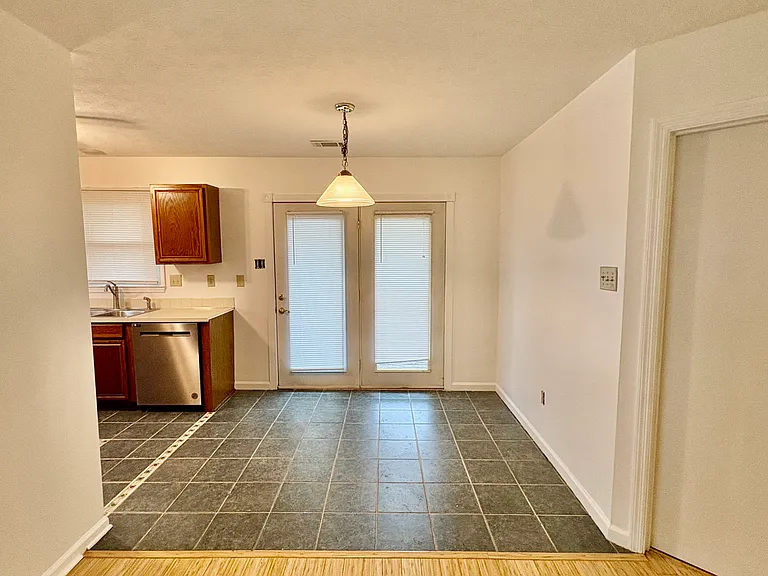 2202 Storey Ct — Photo 9
