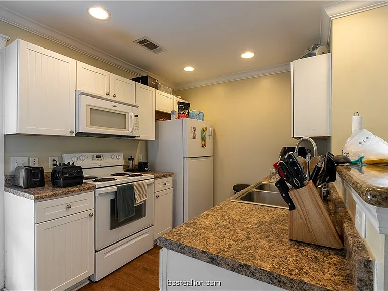 1725 Harvey Mitchell Pkwy S #412 — Photo 3