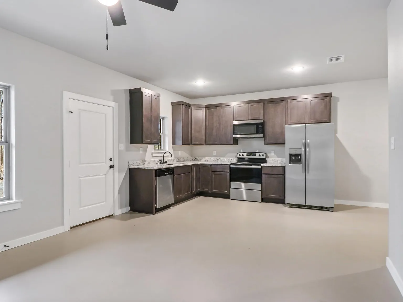3 bed, 1320 sqft, $1,690 — Photo 1