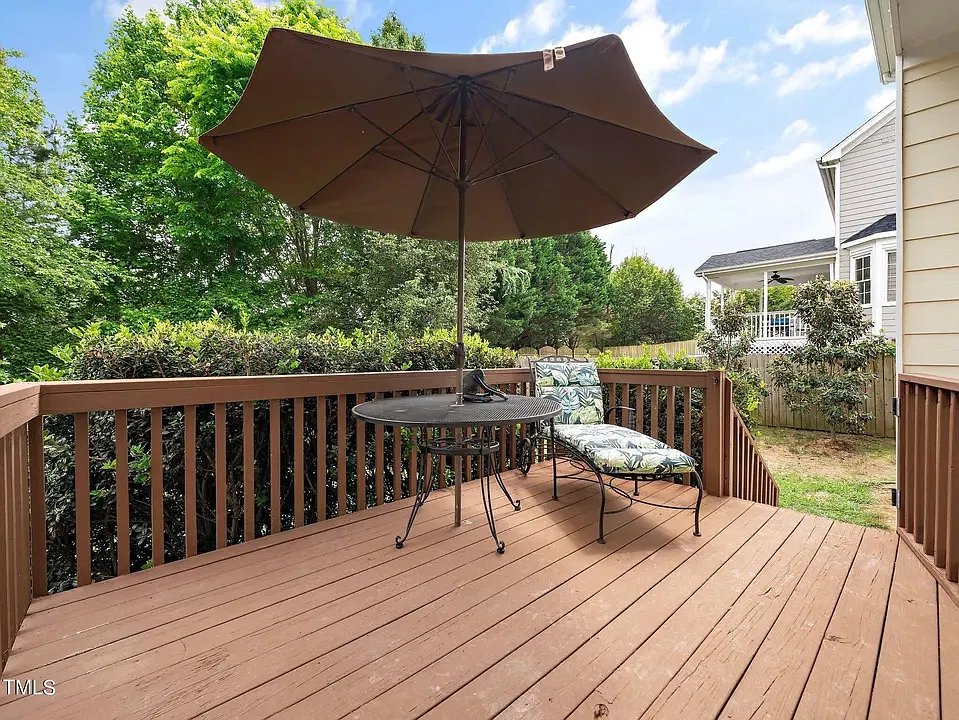 1109 Warmoven St — Photo 3