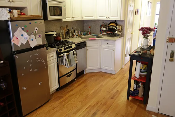 Rented by Easy Rental LLC | media 52