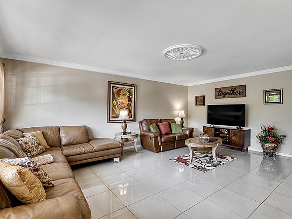 2nd image of 209 Wellington M #2090