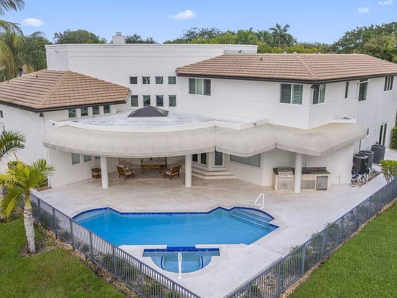 3rd image of 757 NW 100TH Terrace