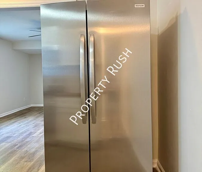 1718 Portland St #B — Photo 10