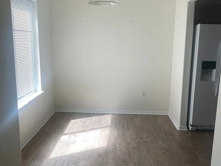 3040 Mandalay Grv #5 — Photo 2