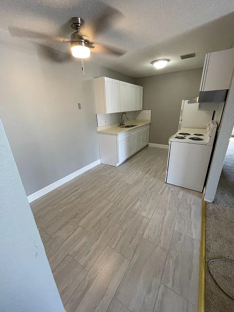 756 Hall Ave - H304 — Photo 1
