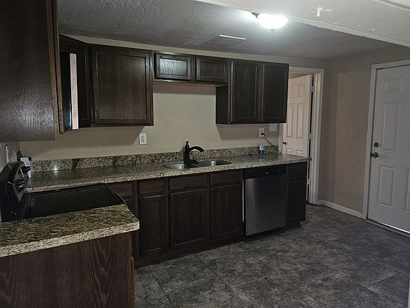 4th image of 708 W 12th St #B