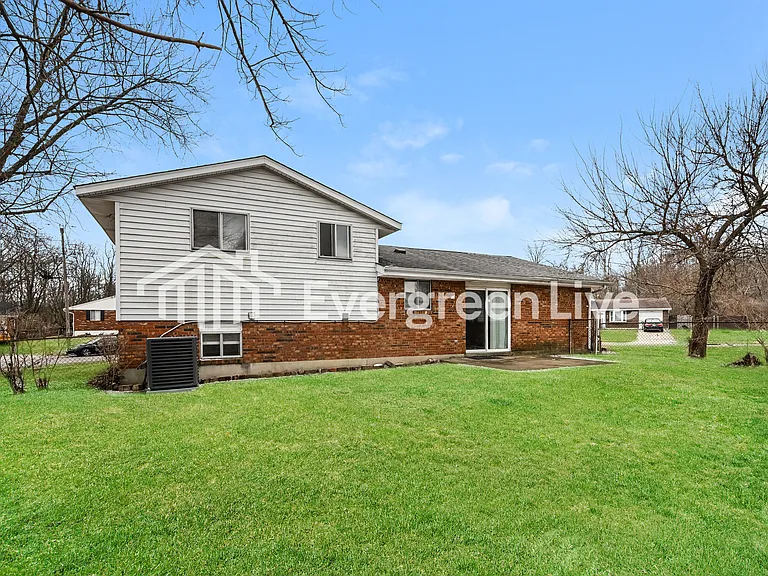 10226 Storm Dr — Photo 15