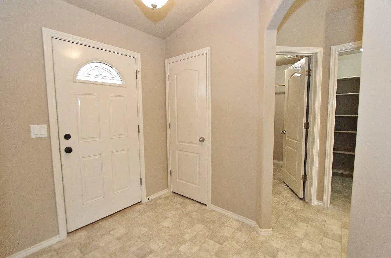 4 bed, 1785 sqft, $2,575 — Photo 2