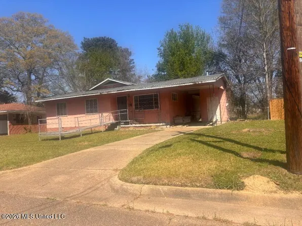 2206 Margaret W Alexander Dr, Jackson, MS 39213