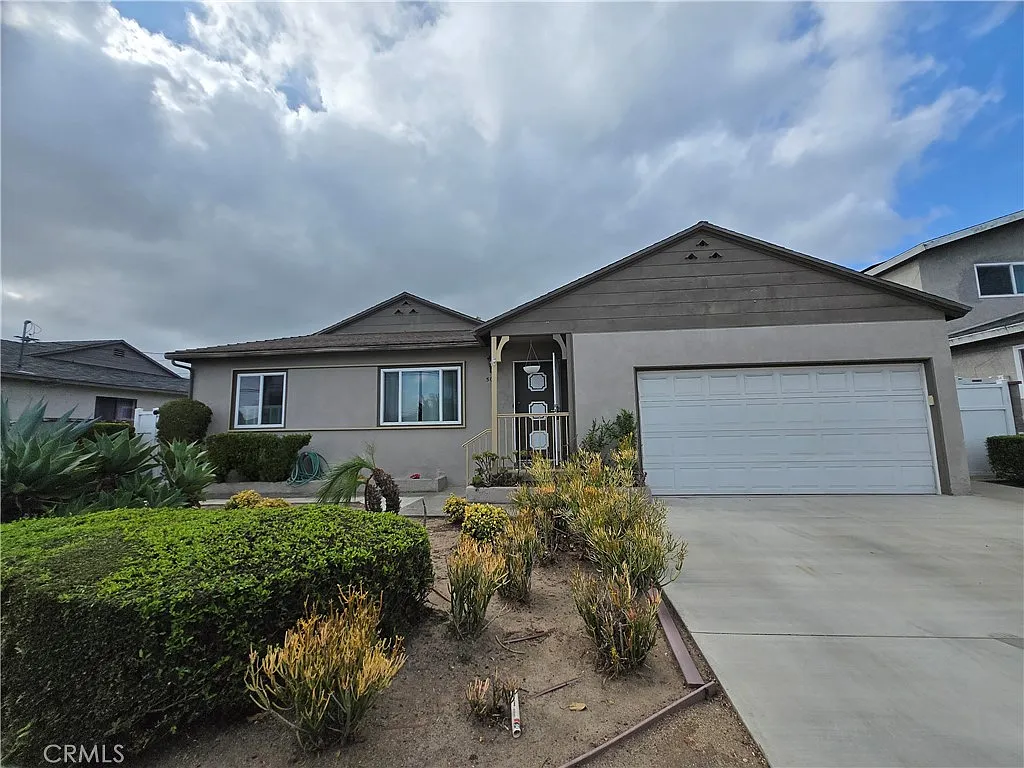 3 bed, 1344 sqft, $4,500 — Photo 1