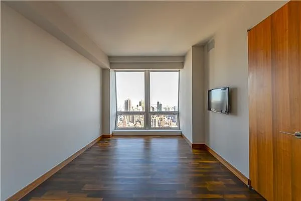 Rented by 212 Consulting Corp | media 31