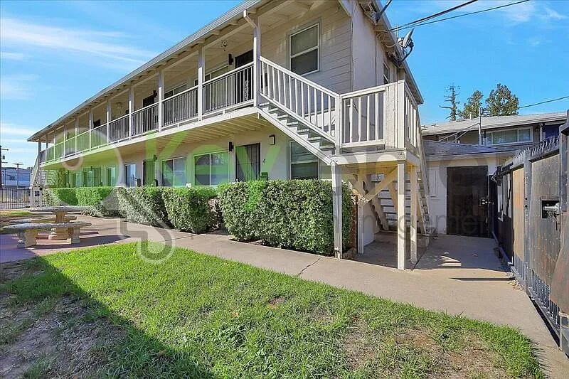 691 El Camino Ave #6