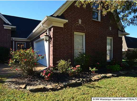 3rd image of 1069 Berkshire Cir