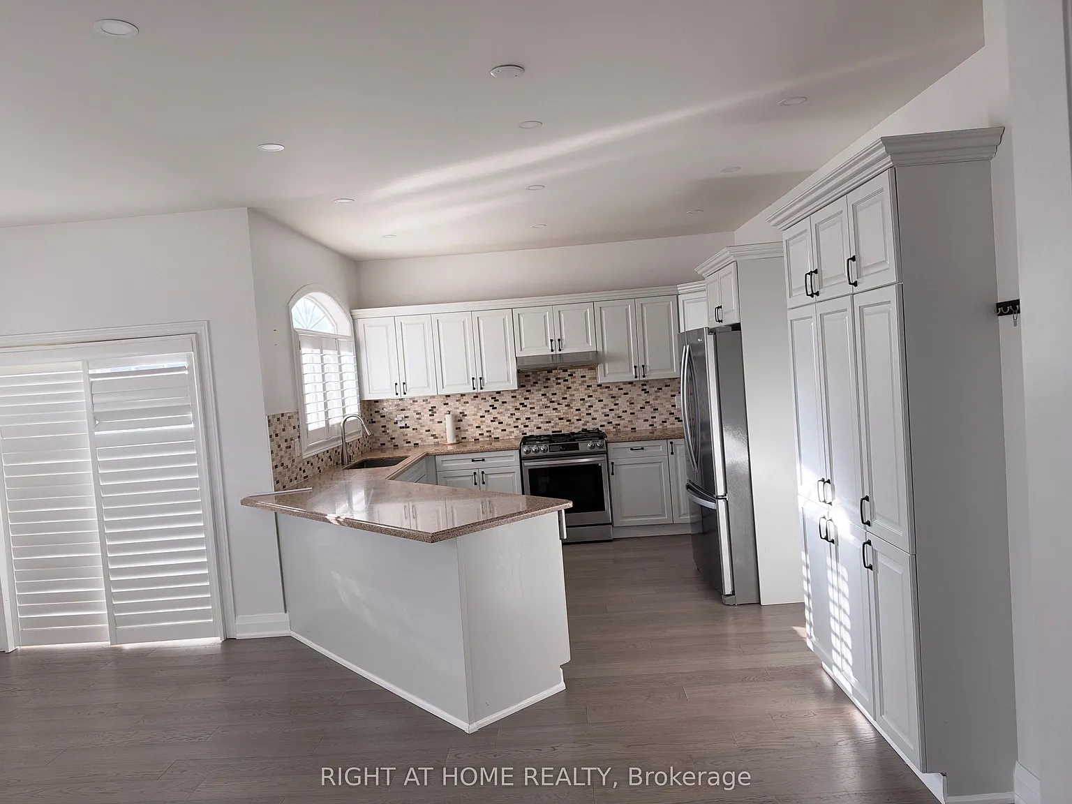 4 bed, $4,400 — Photo 2