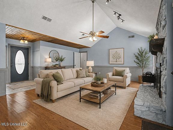 3rd image of 7106 Maplewood Cv