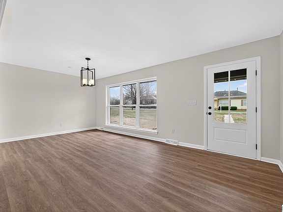4th image of 920 5th St