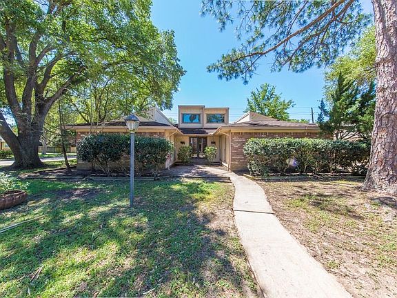 5th image of 22603 Indian Knoll Dr