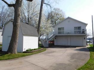 11718 N Ogden Point Rd, Syracuse, IN 46567