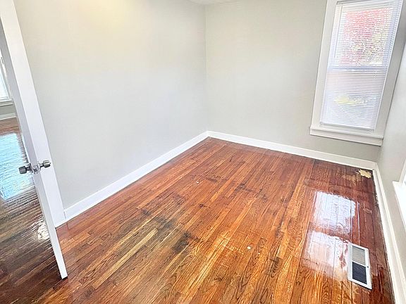 3rd image of 1086 Whalley Ave #1