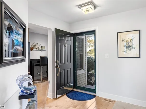 7 Tamarack Way, Clinton Twp., NJ 08801