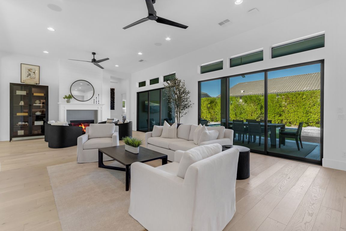 next background image