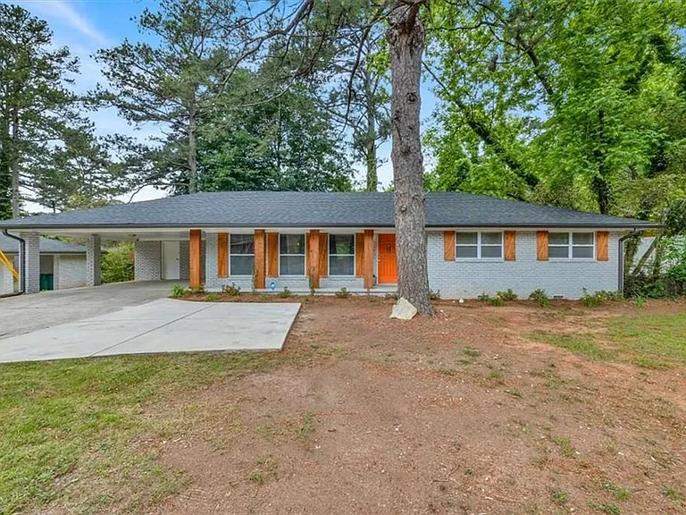 2271 Columbia Dr — Photo 1